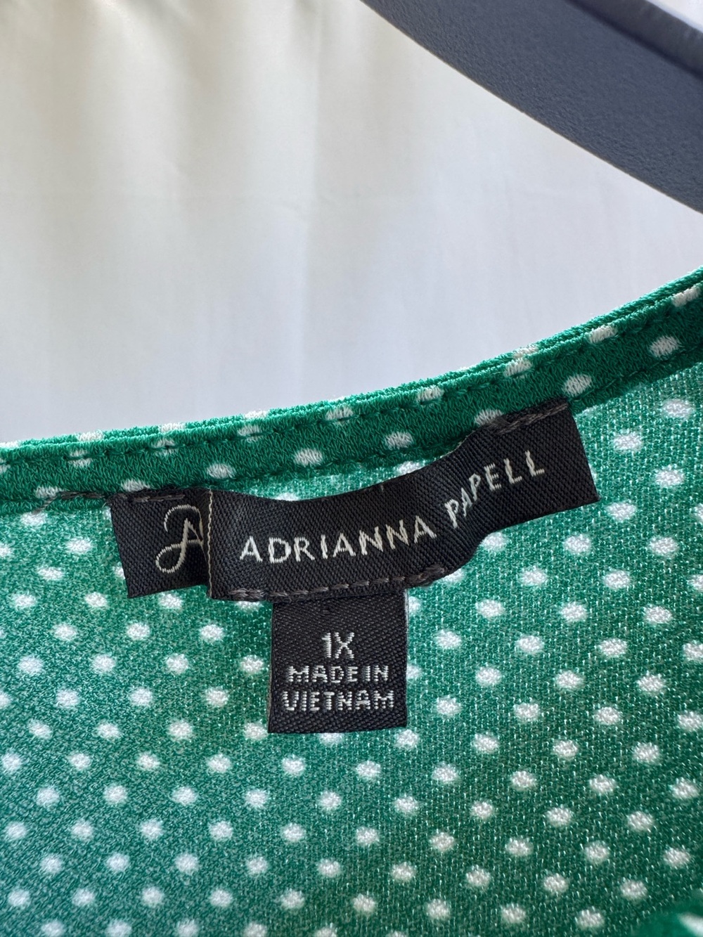 Adrianna Papell Green with White Polka Dot 3/4 Sleeve Top 1X - Picture 3 of 3